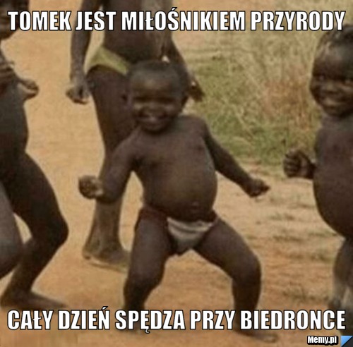 Tomek jest miłośnikiem przyrody cały dzień spędza przy biedronce