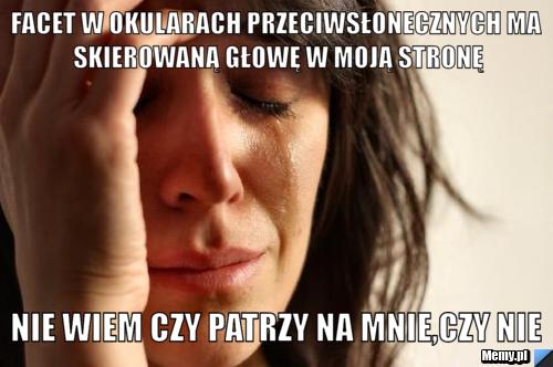 Facet w okularach przeciwsłonecznych ma skierowaną głowę w moją stronę nie wiem czy patrzy na mnie,czy nie