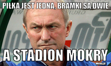 Piłka jest jedna, bramki są dwie a stadion mokry